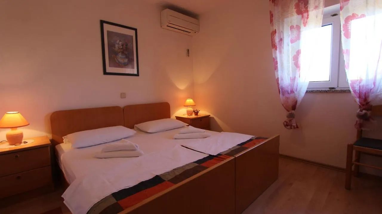 Apartments Damir Sveti Ivan Dobrinjski 0*,  Croatia