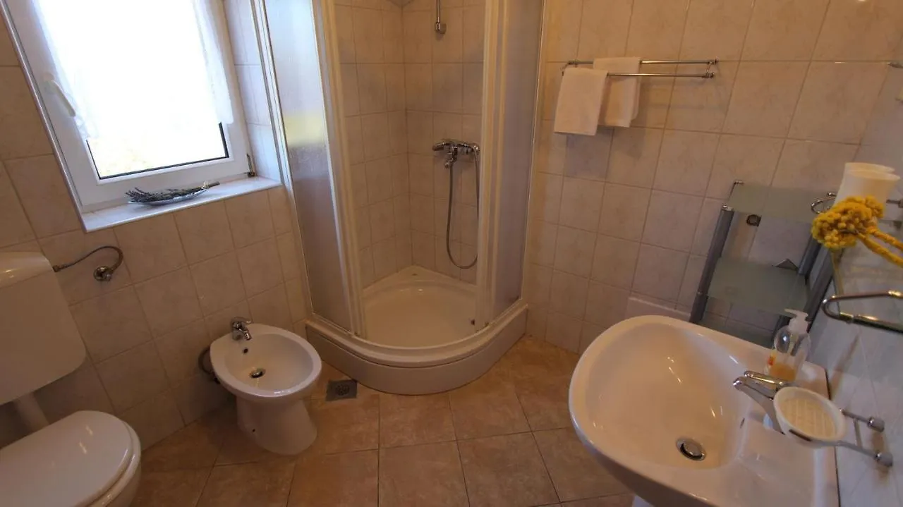 Apartments Damir Sveti Ivan Dobrinjski 0*,  Croatia