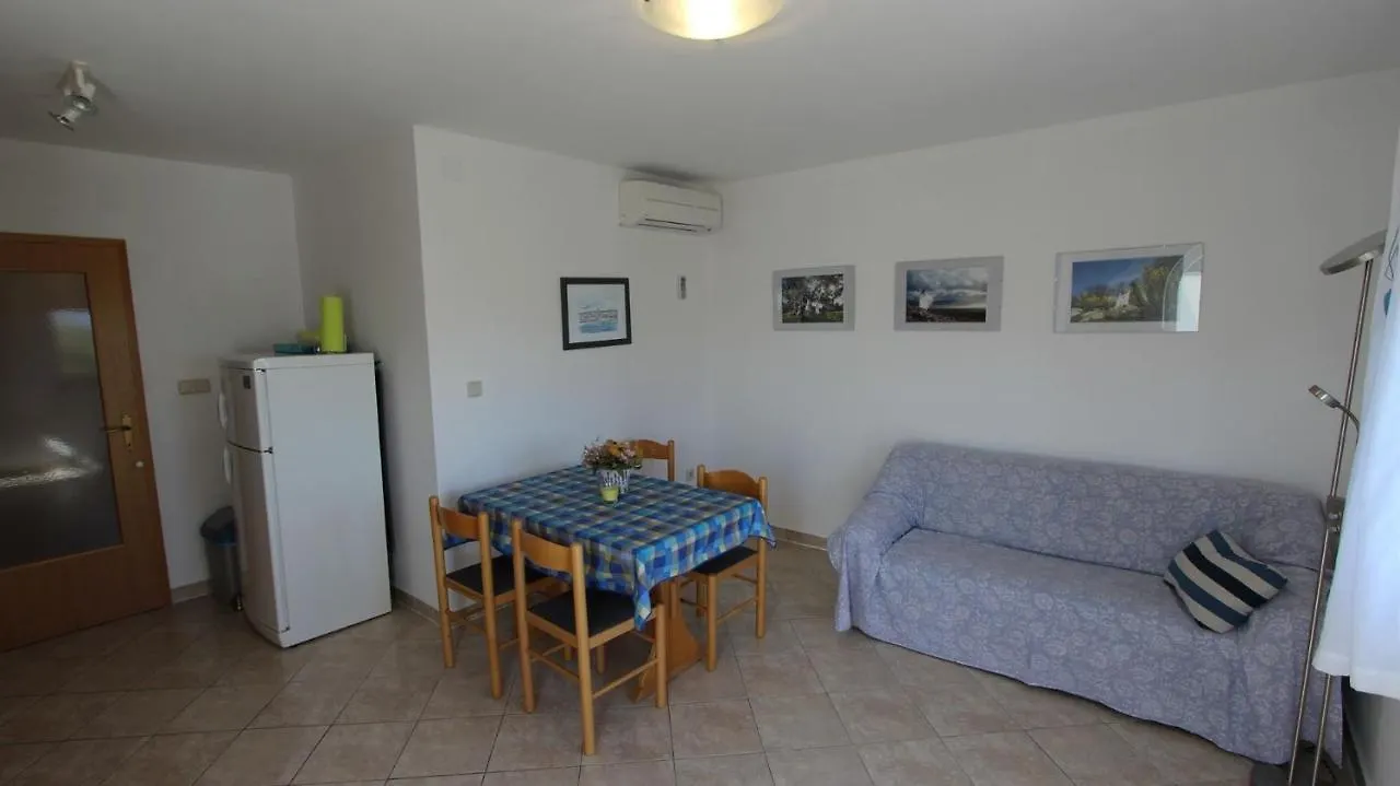 Apartments Damir Sveti Ivan Dobrinjski Guest house