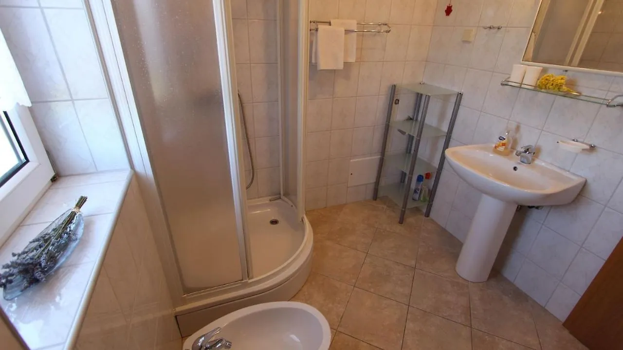 Guest house Apartments Damir Sveti Ivan Dobrinjski Croatia